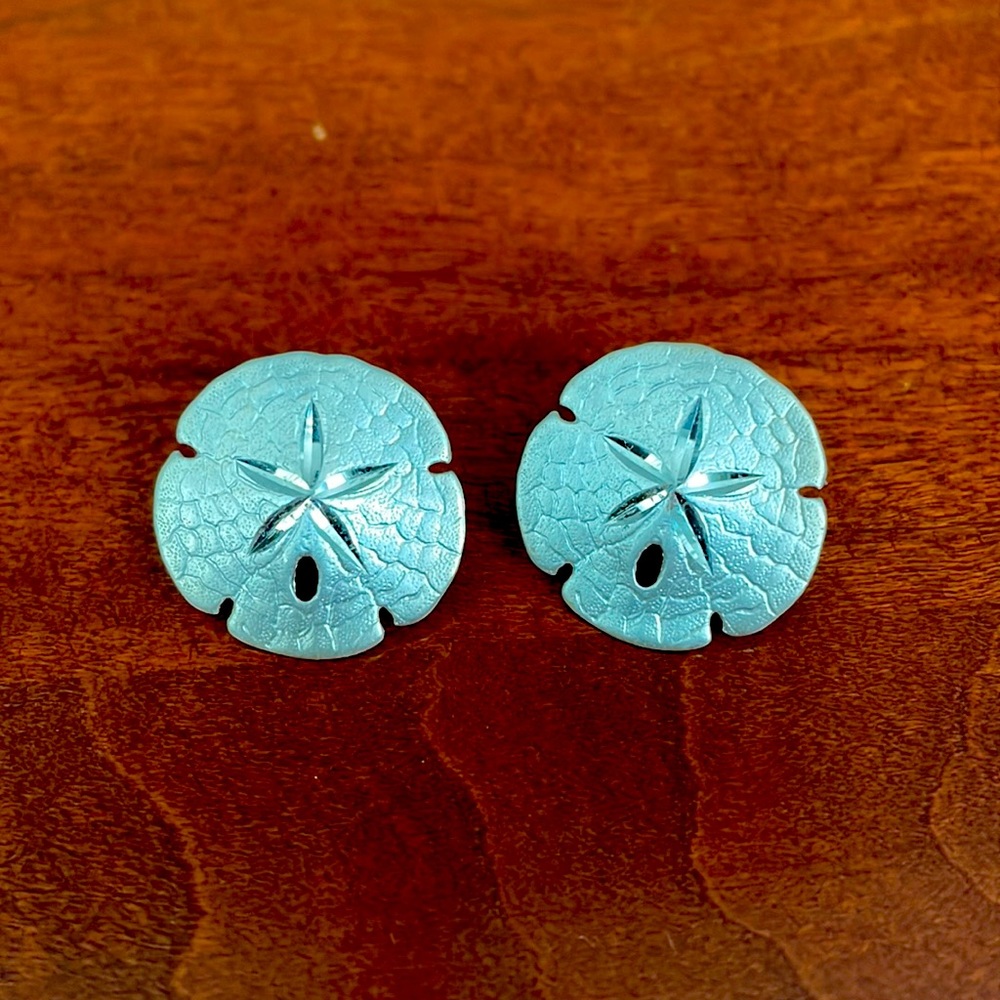 Sanibel Island Congress Jewelers sand dollar post earrings.